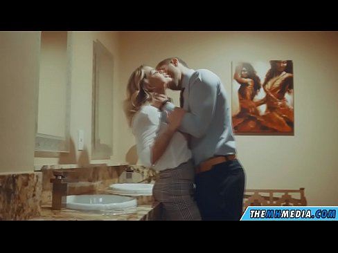 ❤️ When a busty blonde seduces you in a public toilet ❤️❌ Sex at en-gb.dewporn.ru ️❤